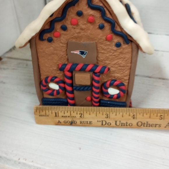 New England Patriots NFL Forever Collectibles Forever Christmas Gingerbread Hous - Picture 9 of 10